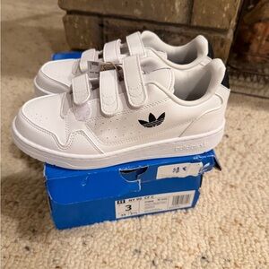 Adidas Kids White and Black Velcro Sneakers‎ Size 3 NEW